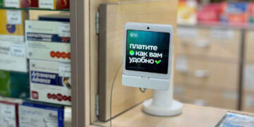 Клиенты Сбера теперь могут делать покупки по биометрии с карты любого банка