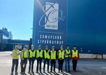 Завод «Самарский Стройфарфор» посетили питерские школьники