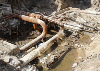 «Стройлад» бросился завершать водопровод в Большой Глушице