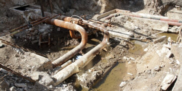 «Стройлад» бросился завершать водопровод в Большой Глушице