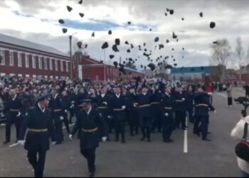 Сызранское военное авиационное училище летчиков выпустило лейтенантов