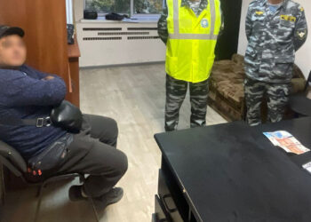 В Самаре мигрант попытался дать взятку сотруднику транспортной полиции