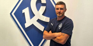 Главный тренер самарских футболисток рассказал о задачах его дебютного сезона в России