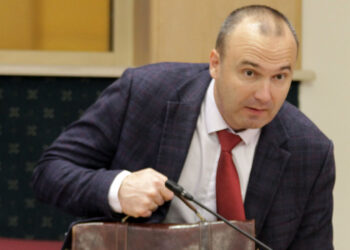 Областные транспортные чиновники задержались с подготовкой к зимнему содержанию дорог