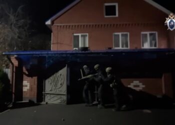 В Самаре полиция и ОМОН зачистили овощебазу с мигрантами