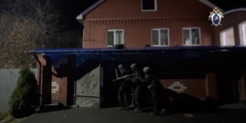 В Самаре полиция и ОМОН зачистили овощебазу с мигрантами