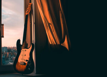 Сбер поддержал выставку, посвященную лидеру группы «Кино»