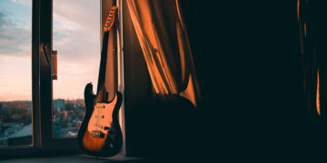 Сбер поддержал выставку, посвященную лидеру группы «Кино»