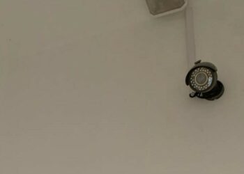 В Самаре разгорелся скандал из-за видеокамер в туалете лицея