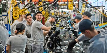 АВТОВАЗ за год и 8 месяцев принял на работу 10 тысяч новых сотрудников