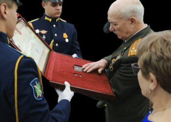 Семье погибшего офицера Андрея Колпакова вручили награду героя России в Самаре