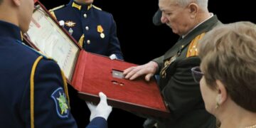 Семье погибшего офицера Андрея Колпакова вручили награду героя России в Самаре