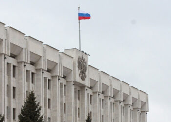 Самарский губернатор пообещал сократить число чиновников при росте числа министерств