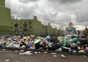Новый самарский регоператор не смог вывезти мусор со многих адресов