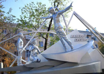 Памятник Валерию Грушину в Новокуйбышевске получил престижную премию «Золотой Трезини»