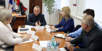 Налаживать вывоз мусора в Кировском районе Самары пришлось ТСЖ и местным чиновникам