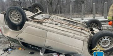 В Самарской области на трассе М-5 «Урал» «Калина» опрокинулась на крышу — водитель погиб