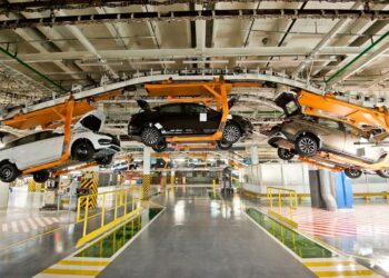 АвтоВАЗ остановит производство автомобилей на две недели