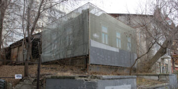 С руин рядом с самарским «домом Кичаева» на глазах «сползает» охранный статус