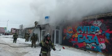 В Тольятти горит детский развлекательный центр «Супер база» 