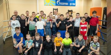 Юные боксеры практиковались в тольяттинском ринге с чемпионом мира