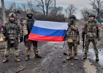 Бойцы базирующейся под Самарой 15-й бригады показали кадры штурма Петровки близ Покровска