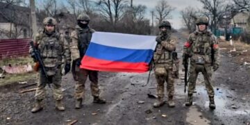 Бойцы базирующейся под Самарой 15-й бригады показали кадры штурма Петровки близ Покровска