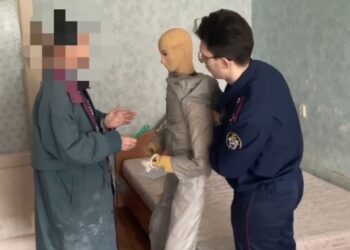 Житель Самары пытался зарезать жену и несовершеннолетнюю дочь