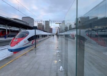 В России представили импортозамещенный поезд «Сапсан» 