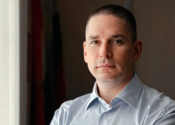 Команду Николая Ренца повели на выход из мэрии Тольятти и муниципального хозяйства