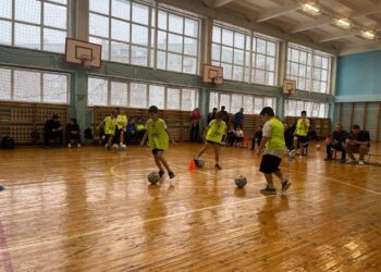 Самарских педагогов физкультуры учили преподавать футбол