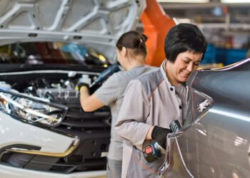 В 2024 году средняя зарплата на АВТОВАЗЕ выросла более чем на треть