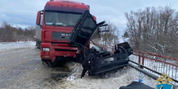 В Самарской области около Ташлы произошло смертельное ДТП с грузовиком