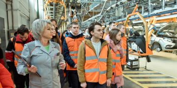 Стартовал предновогодний проект АВТОВАЗа «Подари праздник детям»