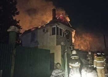 В элитном поселке под Новокуйбышевском ночью 17 января сгорел дом