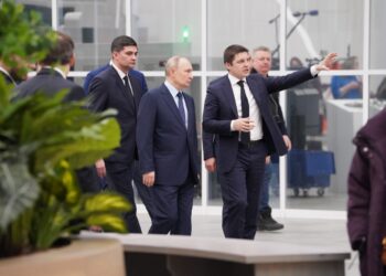 Владимир Путин открыл в Тольятти первое в РФ производство аккумуляторов для дронов