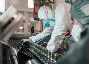 Владимир Путин открыл в Тольятти первое в РФ производство аккумуляторов для дронов