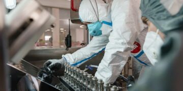 Владимир Путин открыл в Тольятти первое в РФ производство аккумуляторов для дронов