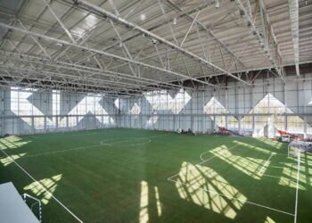 В Самаре впервые проходит турнир в новом крытом футбольном манеже