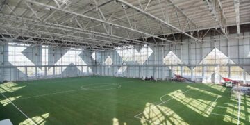 В Самаре впервые проходит турнир в новом крытом футбольном манеже