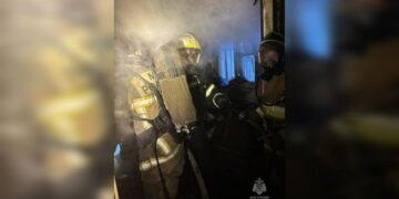 В Самаре 2 января на пожаре погибла женщина, трех человек спасли, 10 — эвакуировали