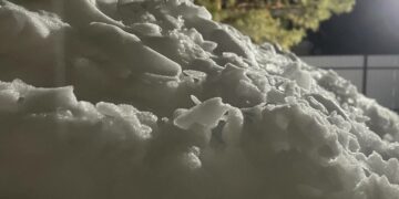 В Самарской области пятилетний ребенок пострадал от схода наледи с крыши