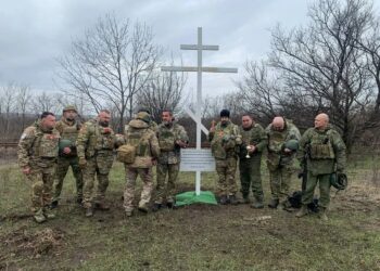 Атаман Волжского казачьего войска из Самары установил поклонный крест на месте тяжелых боев спецоперации