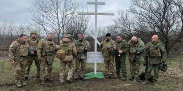 Атаман Волжского казачьего войска из Самары установил поклонный крест на месте тяжелых боев спецоперации