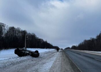 В Самарской области одна «Лада Гранта» перевернулась, другая улетела в реку