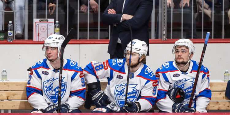 Тольяттинский хоккейный клуб «Лада» завис между небом и землей