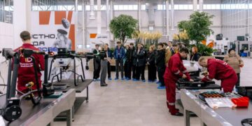 Производство «Транспорта будущего» посетили студенты девяти колледжей из Тольятти