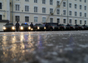 Сотрудники самарского управления Росгвардии получили ключи от 20 новых «Москвичей»