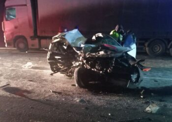 В Самарской области в аварии с грузовиком погибли два человека