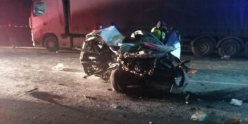 В Самарской области в аварии с грузовиком погибли два человека